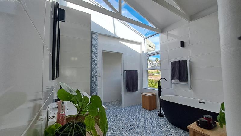 5 Bedroom Property for Sale in Stilbaai Wes Western Cape